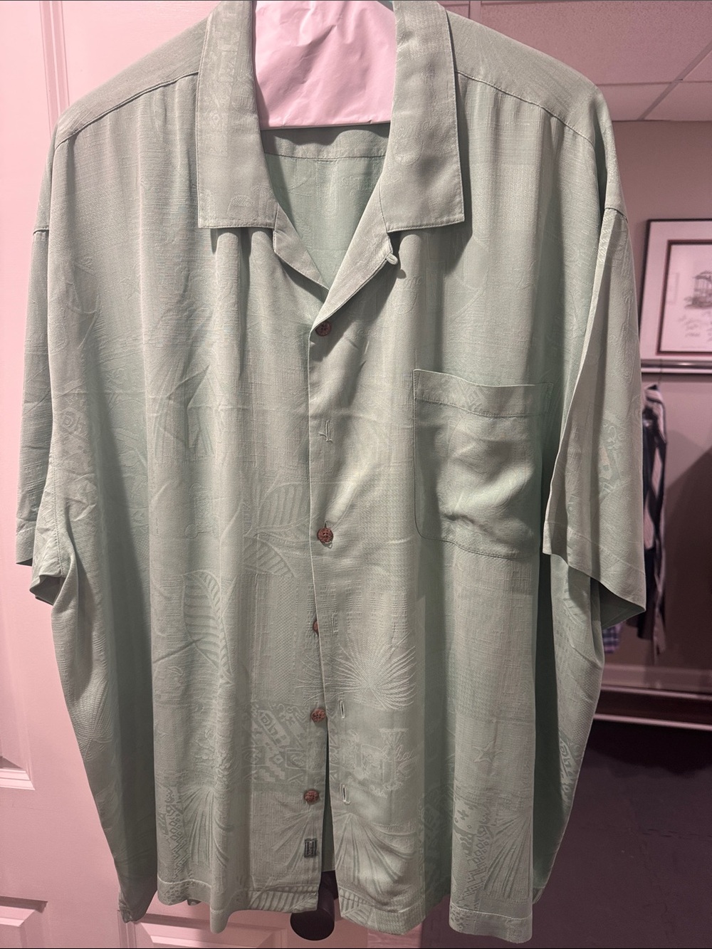 Tommy Bahama 100% silk Mens Light Green Camp Collar Shirt